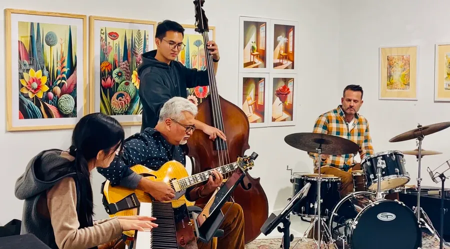 Open jazz rehearsal with Susheel Kurien — Artist portraits, photograph by Esther Piaskowski